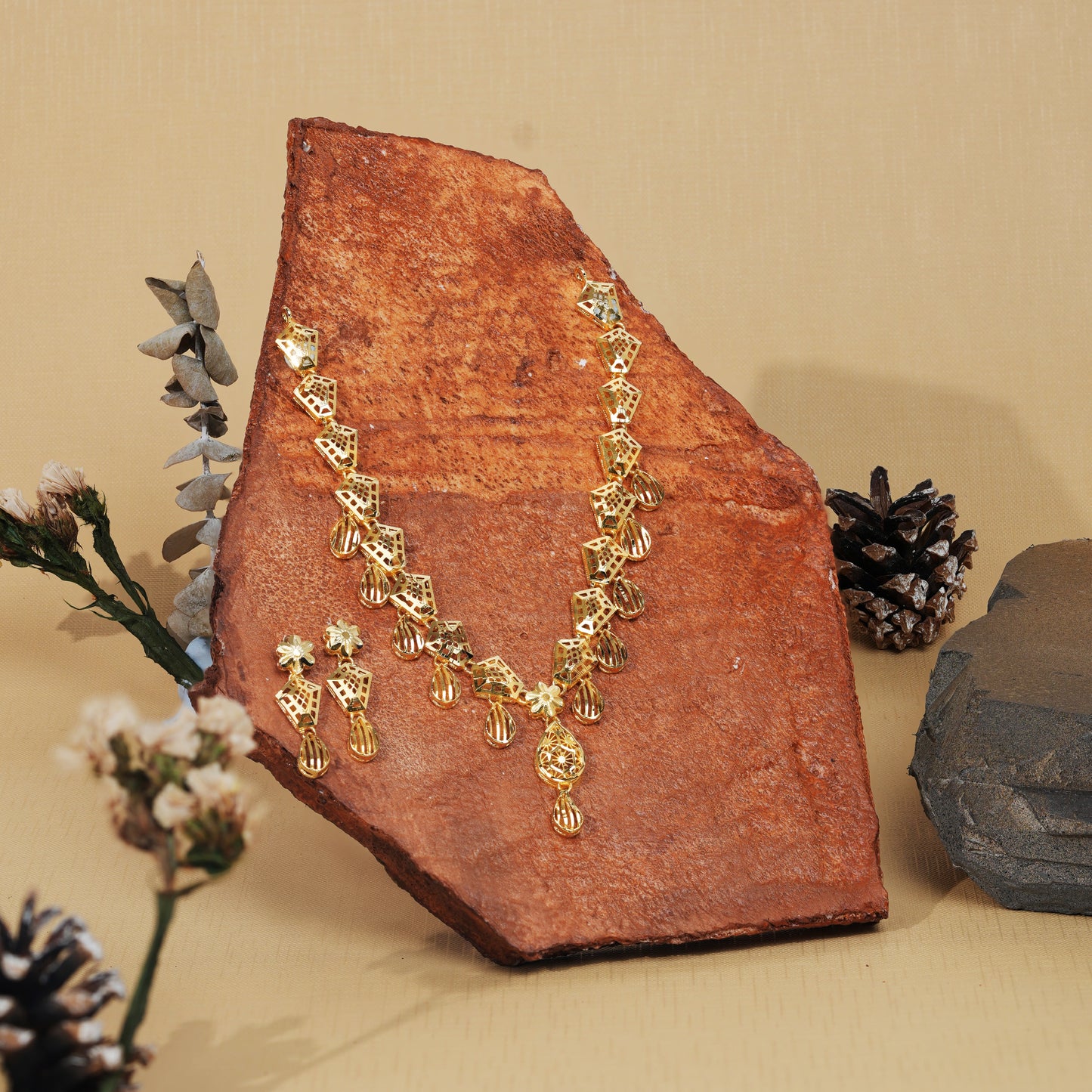 Amber Kitescape Gold Necklace with Dangling Droplets