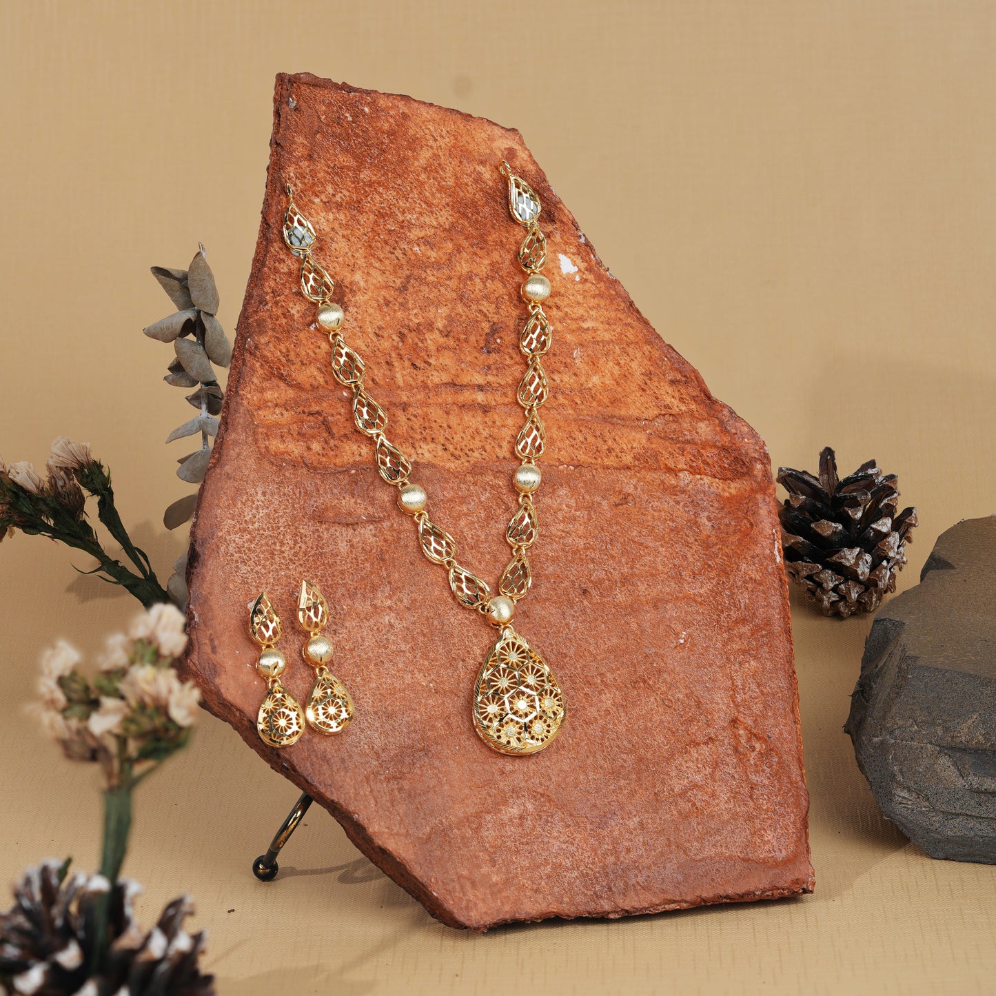 Golden Lattice Blossom Necklace