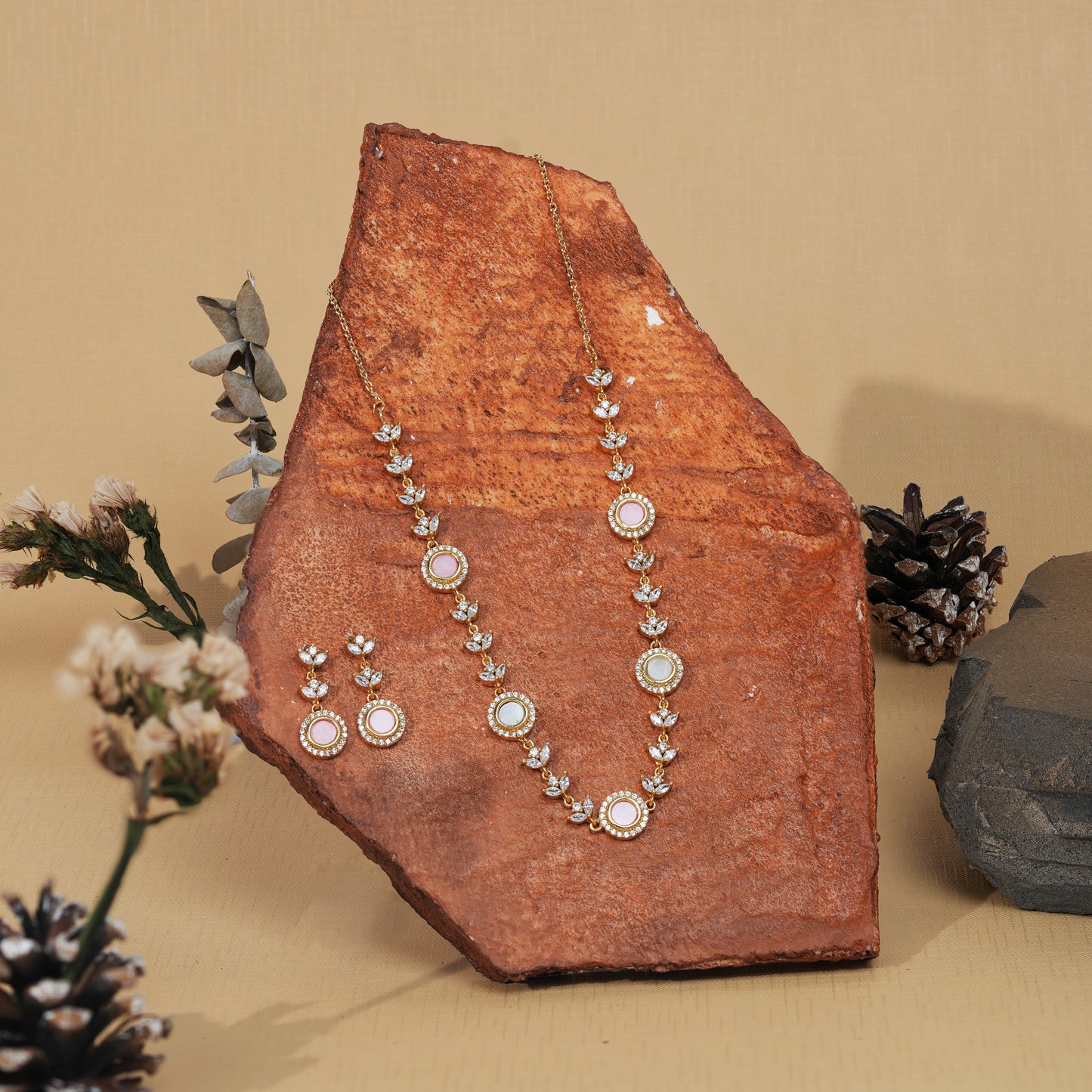 Rosé Dewlight Petal Necklace
