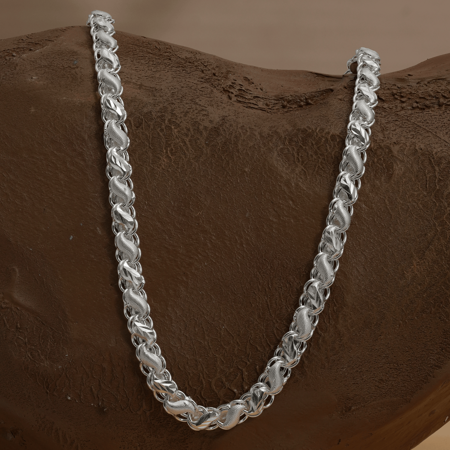 FrostMesh Silver Chain – Modern Tradition, Woven in Ice