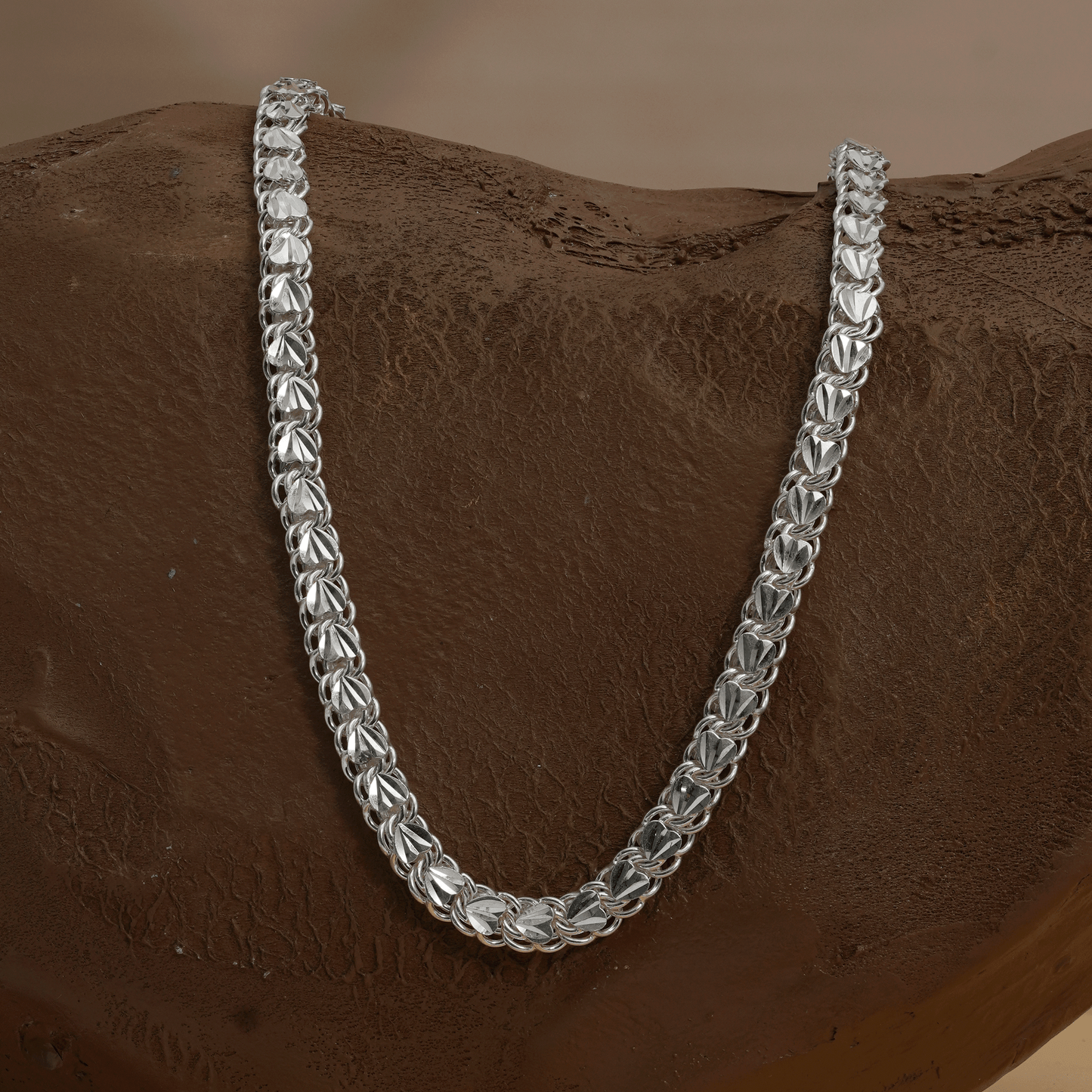 FrostLink Silver Chain – Cool Elegance in Every Loop