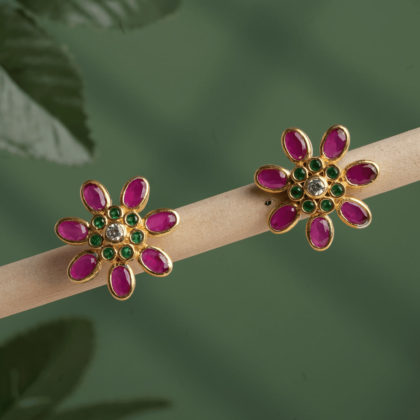 Regal Bloom Ruby-Green Stud