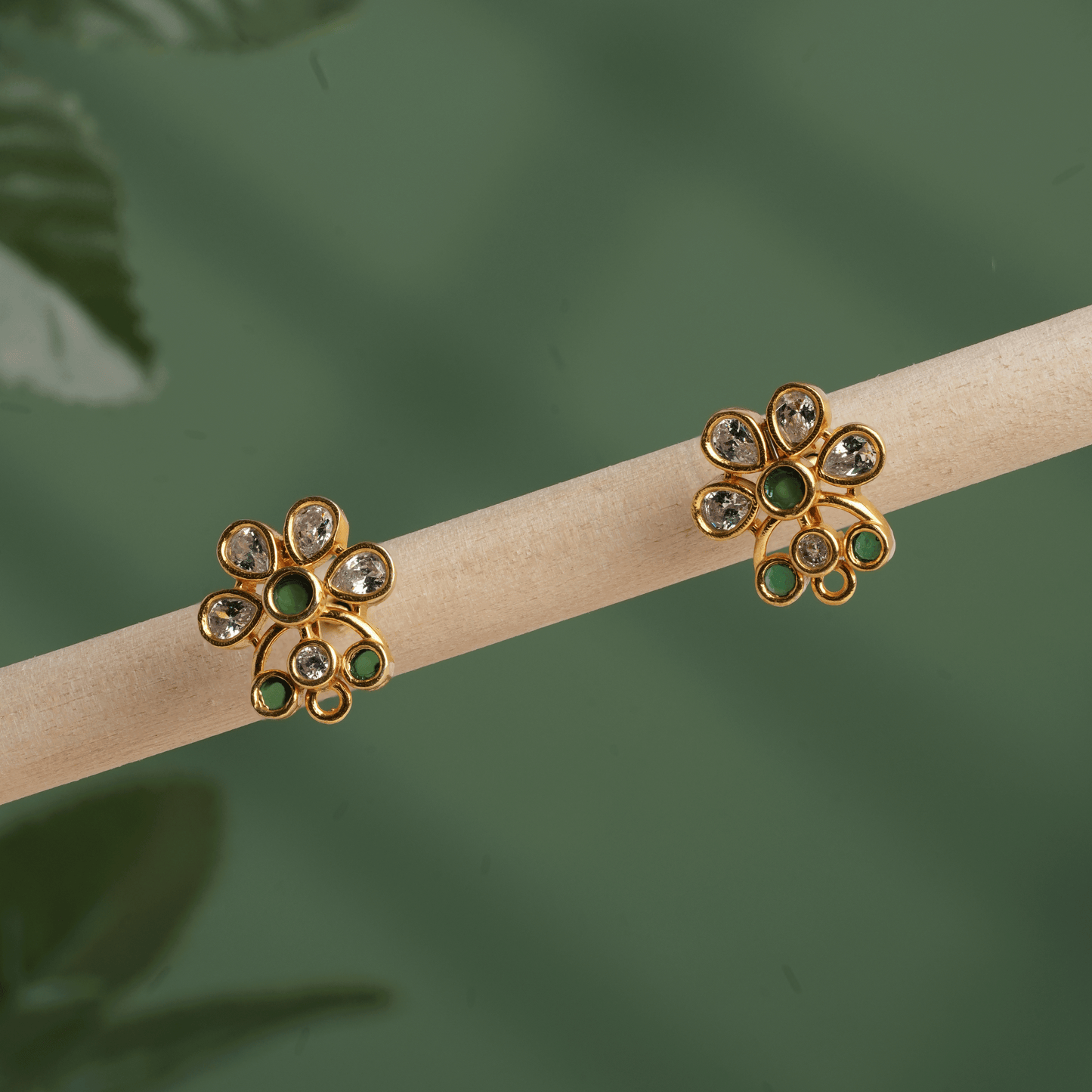 Emerald Radiance Floral Pendant in Antique Gold