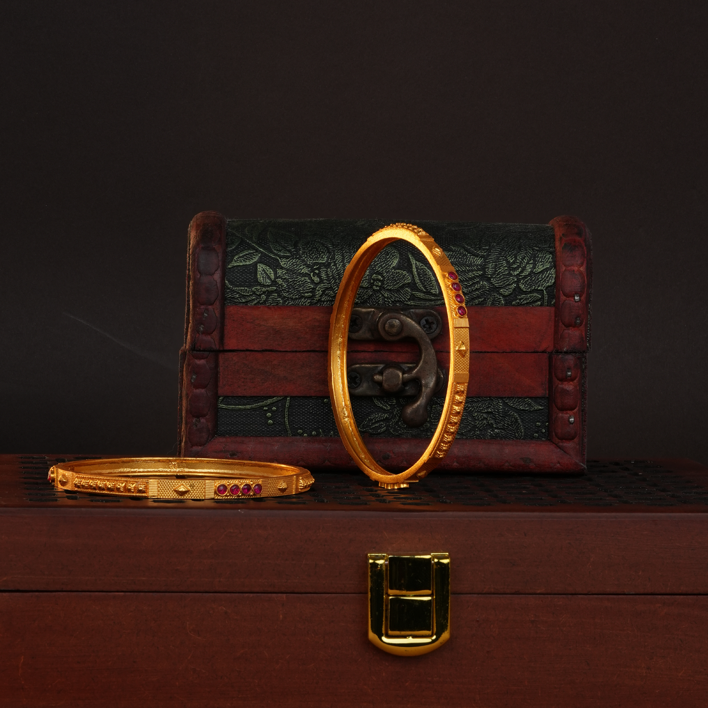 Sleek Geometric Gold Bangle with Ruby Cluster Detailing