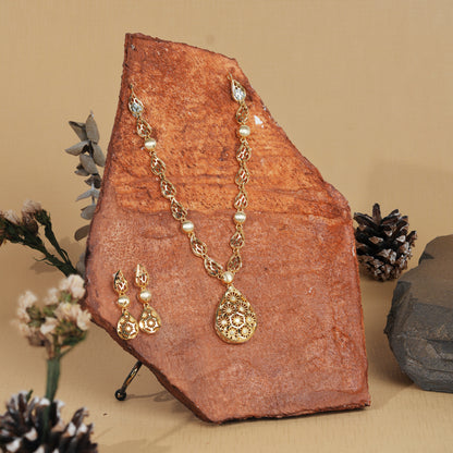 Golden Lattice Blossom Necklace